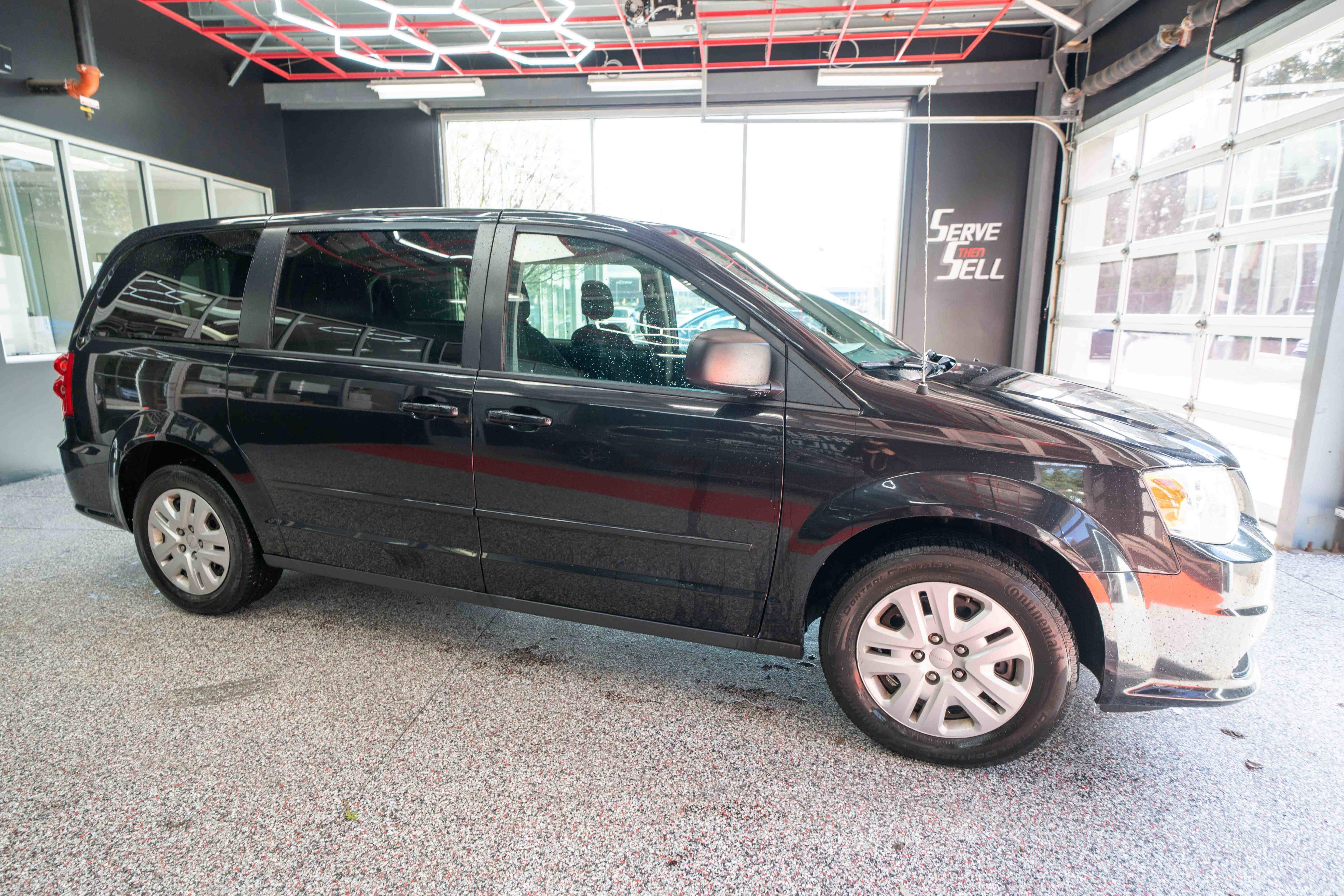 Used 2016 Dodge Grand Caravan SE w/ Quick Order Package 29E SE image 5