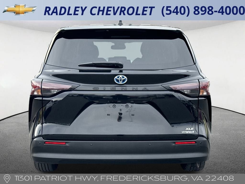Used 2023 Toyota Sienna XLE image 6