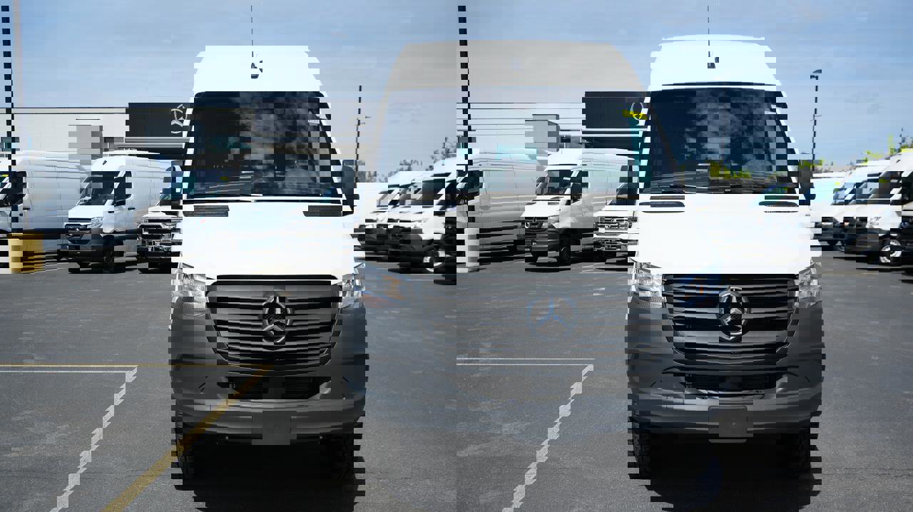 Used 2025 Mercedes-Benz Sprinter 2500 image 2
