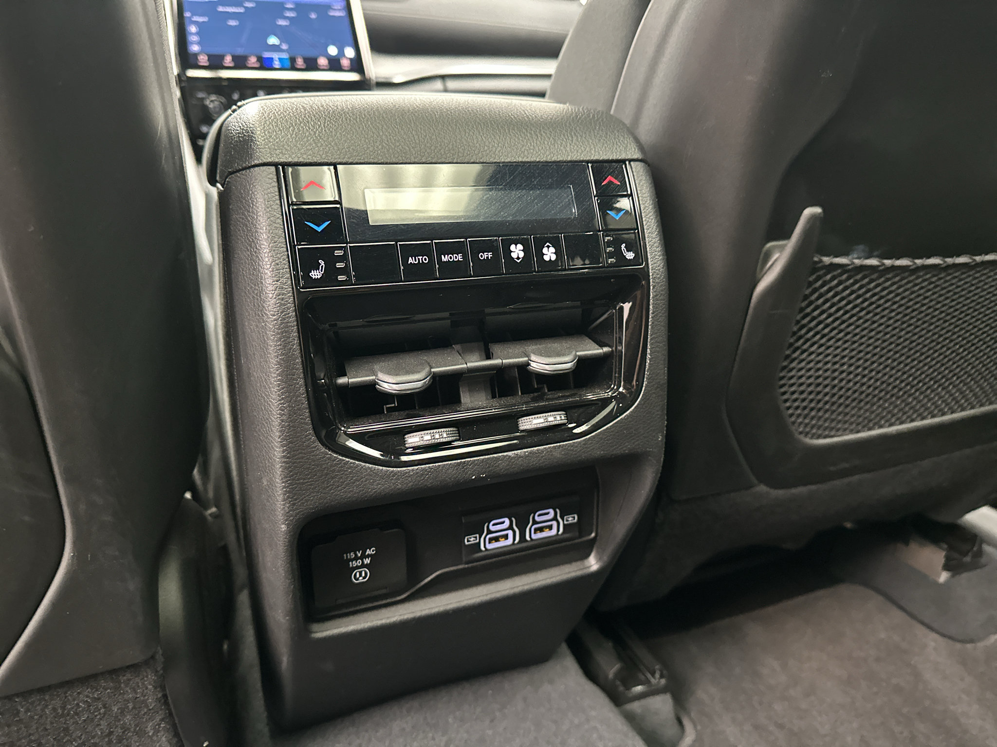 Used 2023 Jeep Grand Cherokee Overland w/ Luxury Tech Group IV AWD/4WD image 17