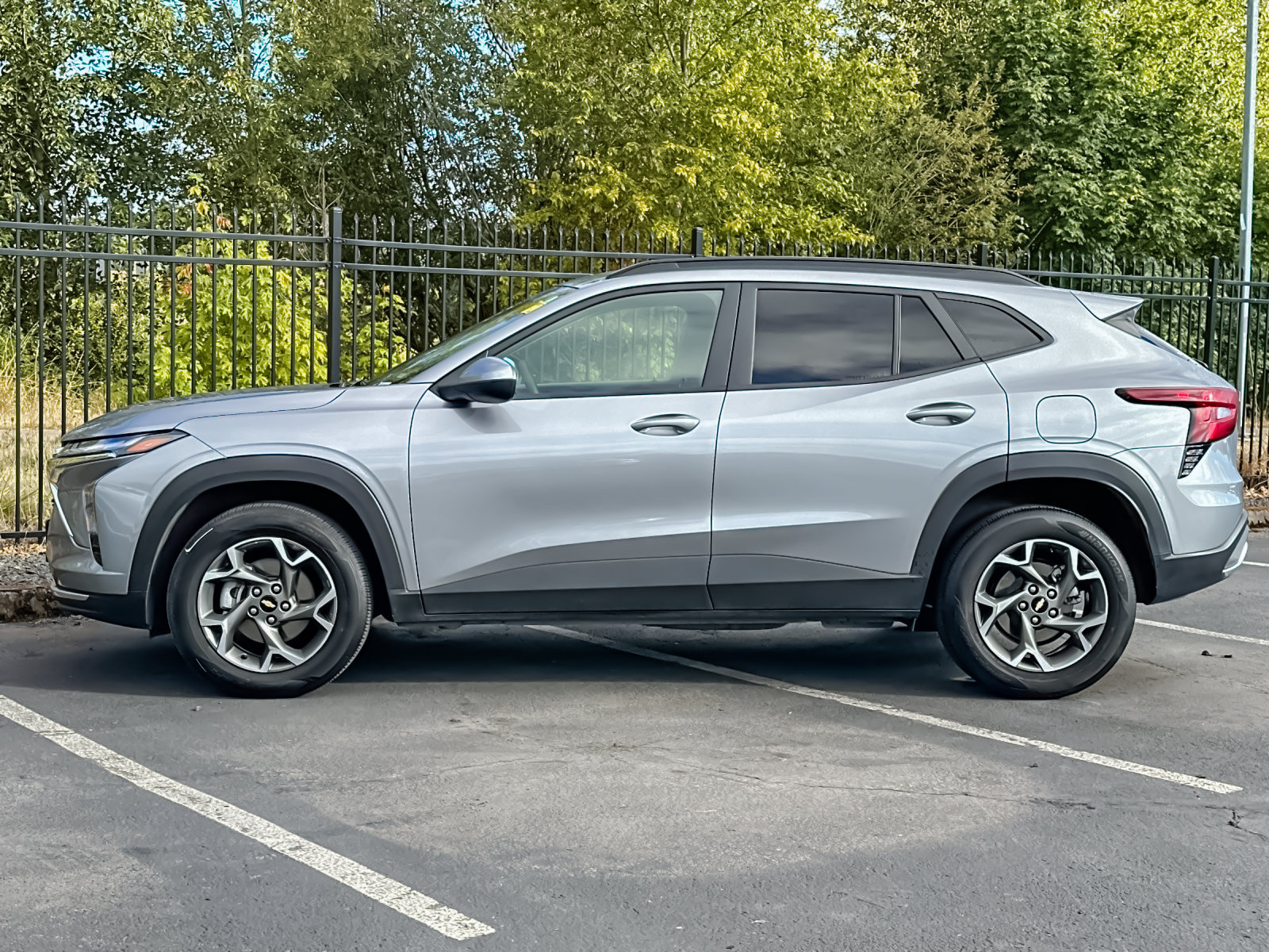 Used 2025 Chevrolet Trax LT FWD image 6