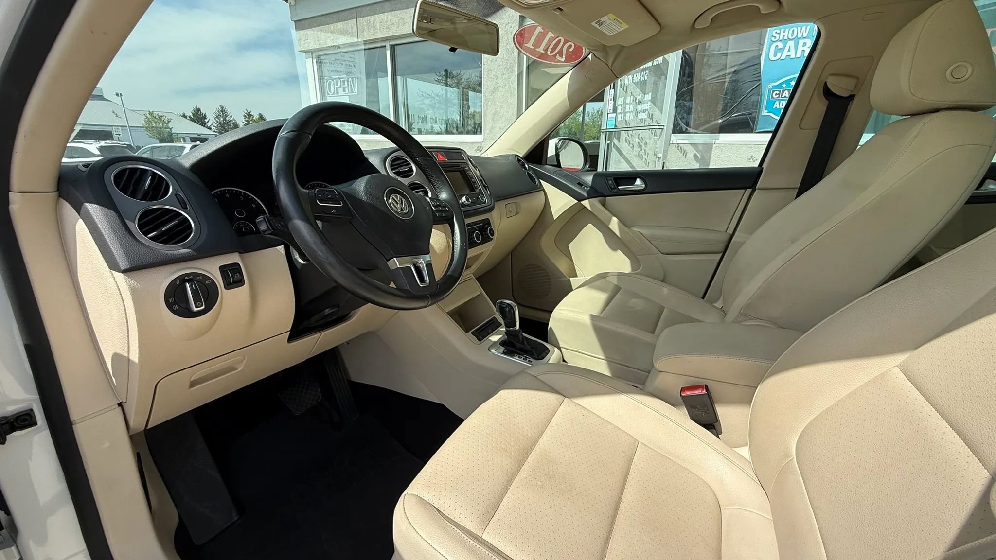 Used 2011 Volkswagen Tiguan S image 9