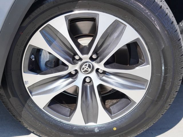 Certified 2023 Toyota Highlander XLE FWD image 7