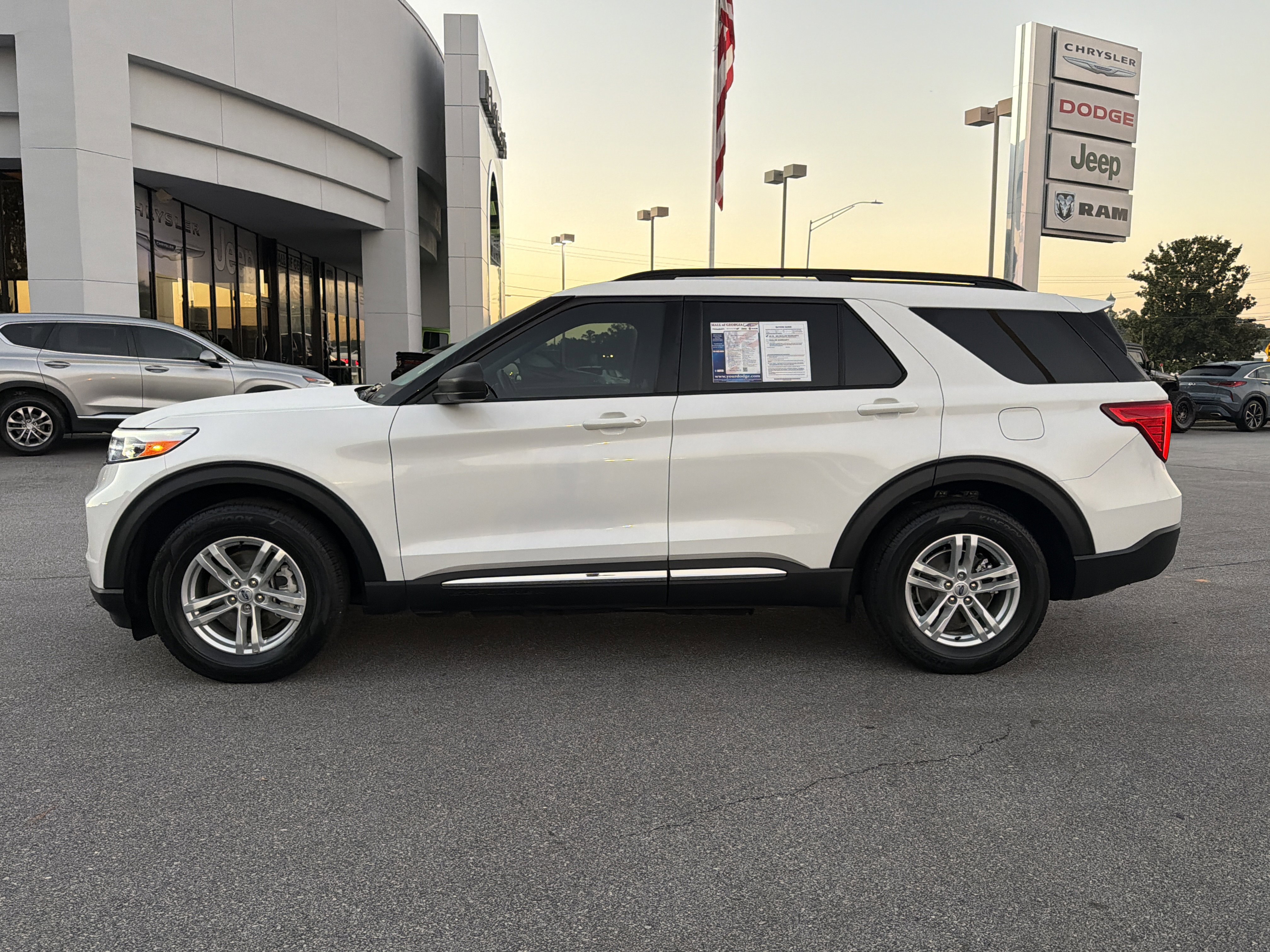 Used 2022 Ford Explorer XLT image 9