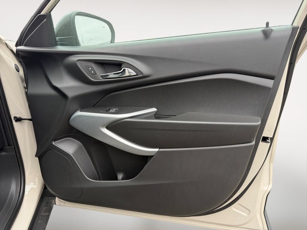 New 2026 Chevrolet Trax RS w/ Driver Confidence Package FWD image 25