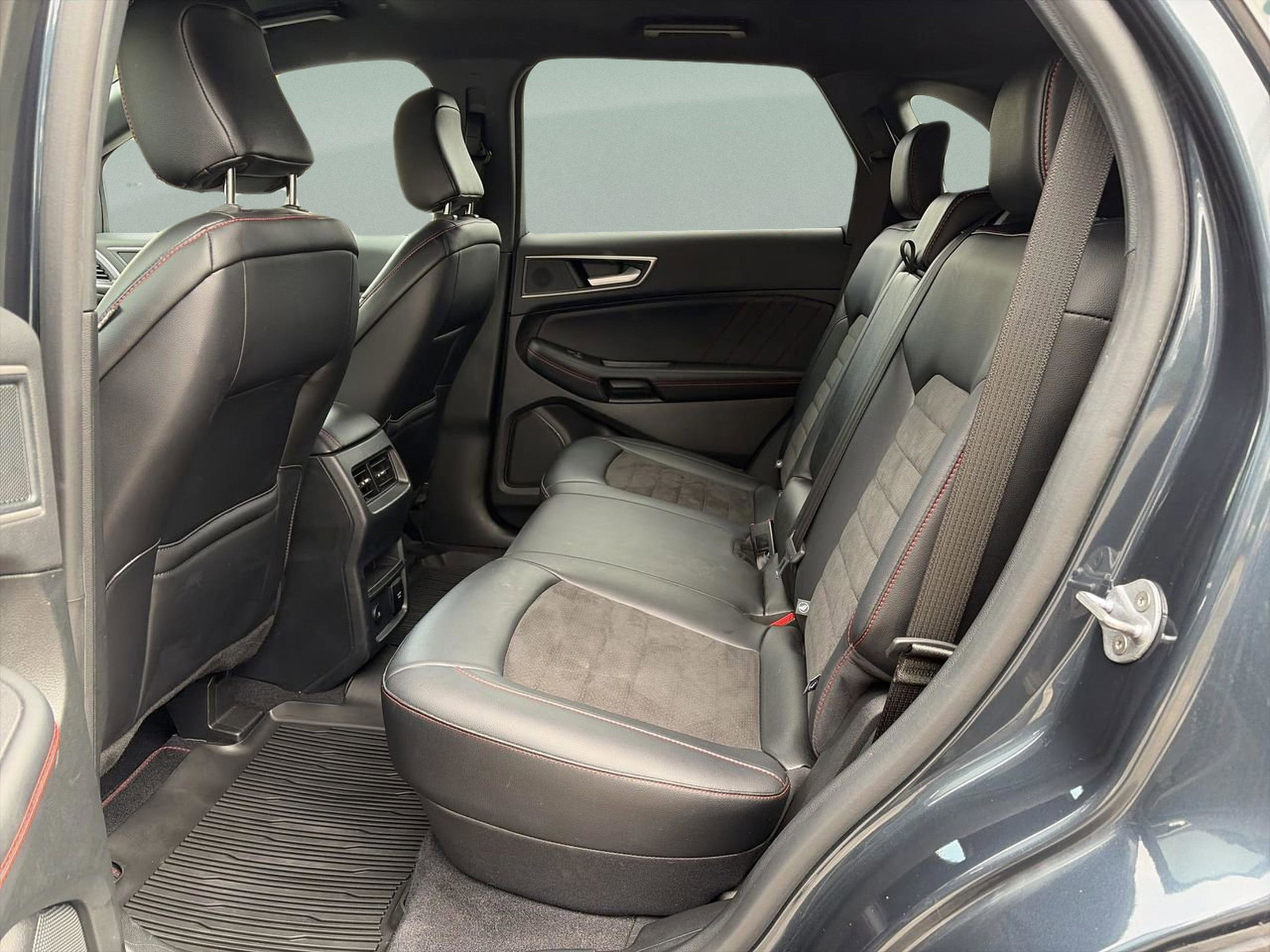 Used 2024 Ford Edge ST-Line image 11