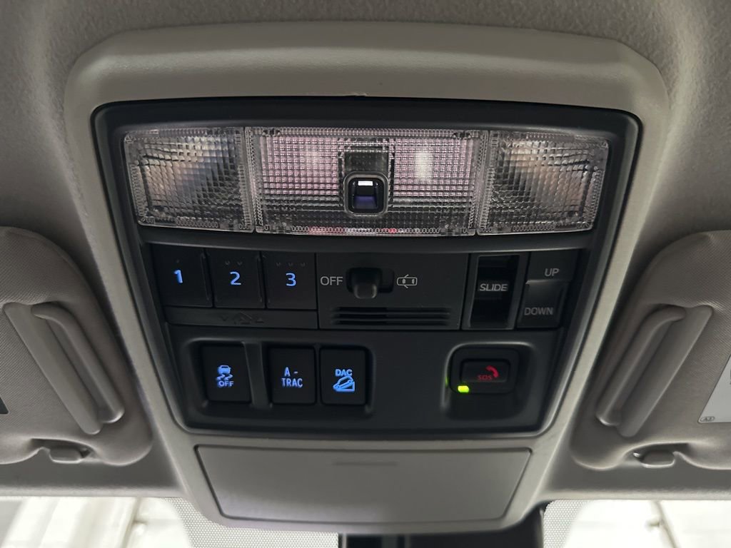 Used 2022 Toyota 4Runner SR5 Premium w/ Moonroof Package AWD/4WD image 30