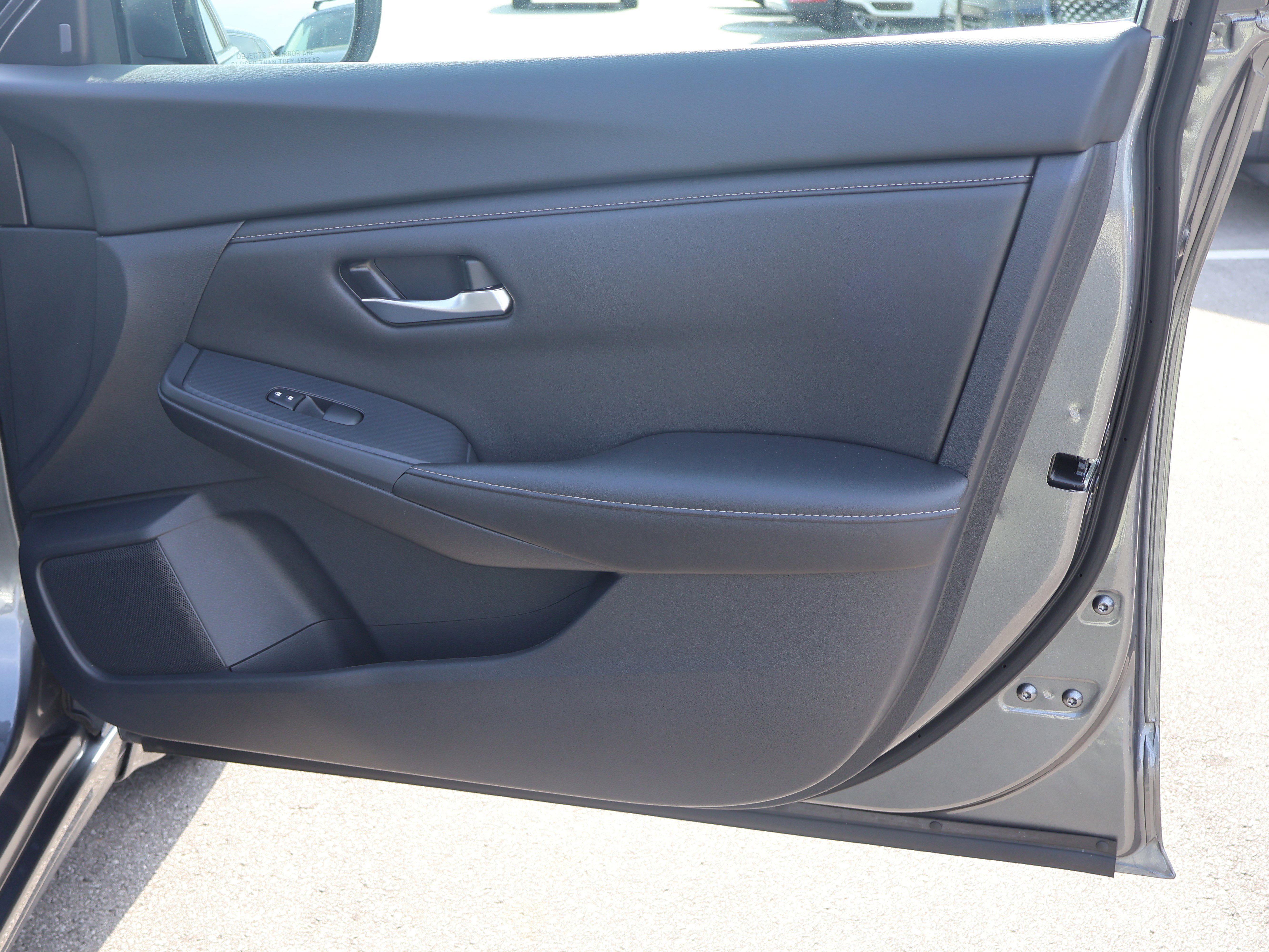 Used 2024 Nissan Sentra SV w/ Lighting Package image 11