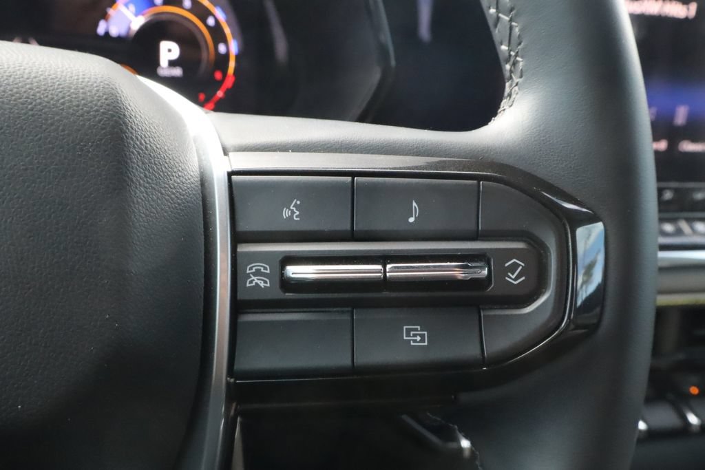 Used 2024 Chevrolet Colorado ZR2 w/ Technology Package AWD/4WD image 24