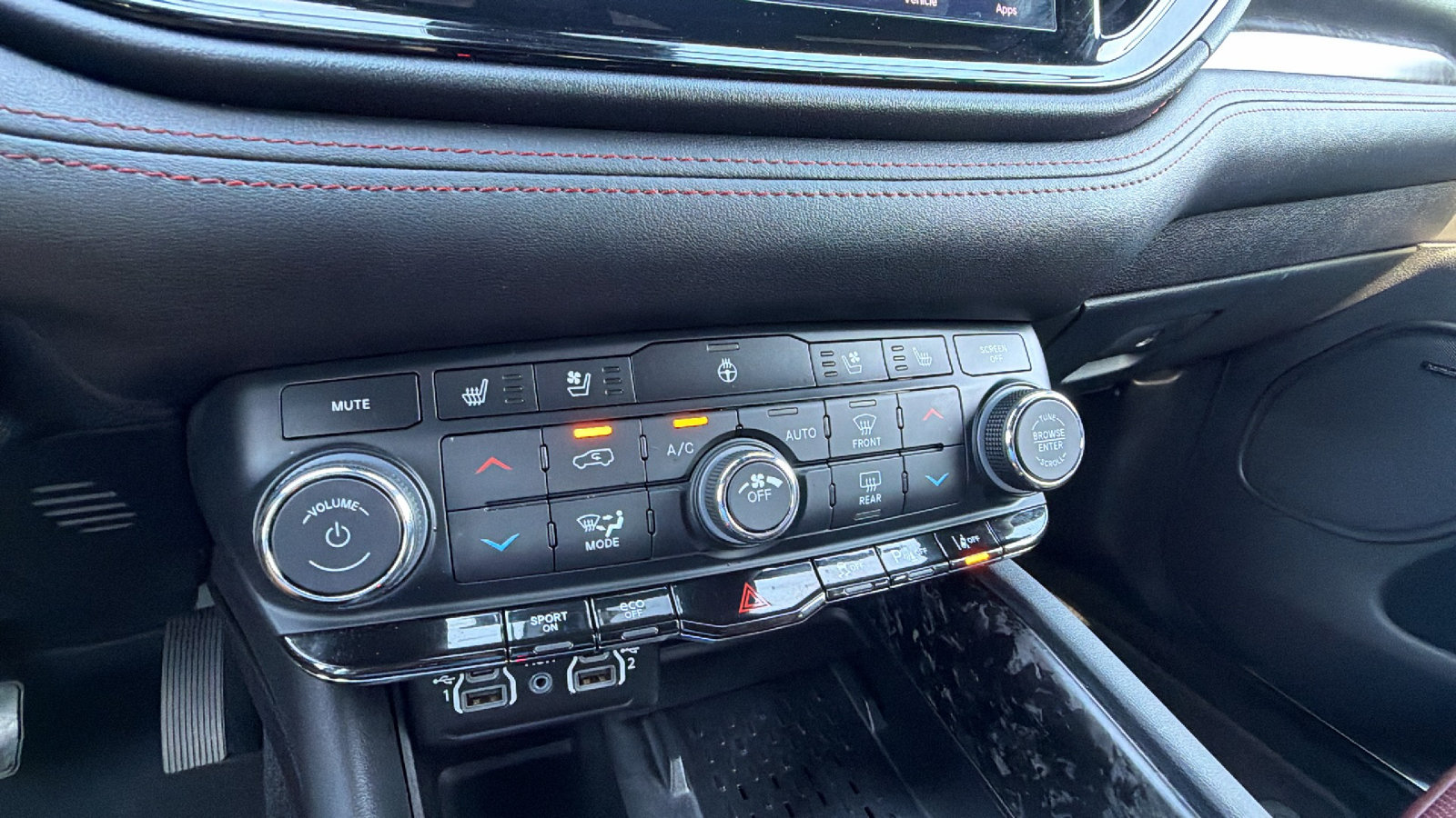 Used 2025 Dodge Durango R/T AWD/4WD image 36