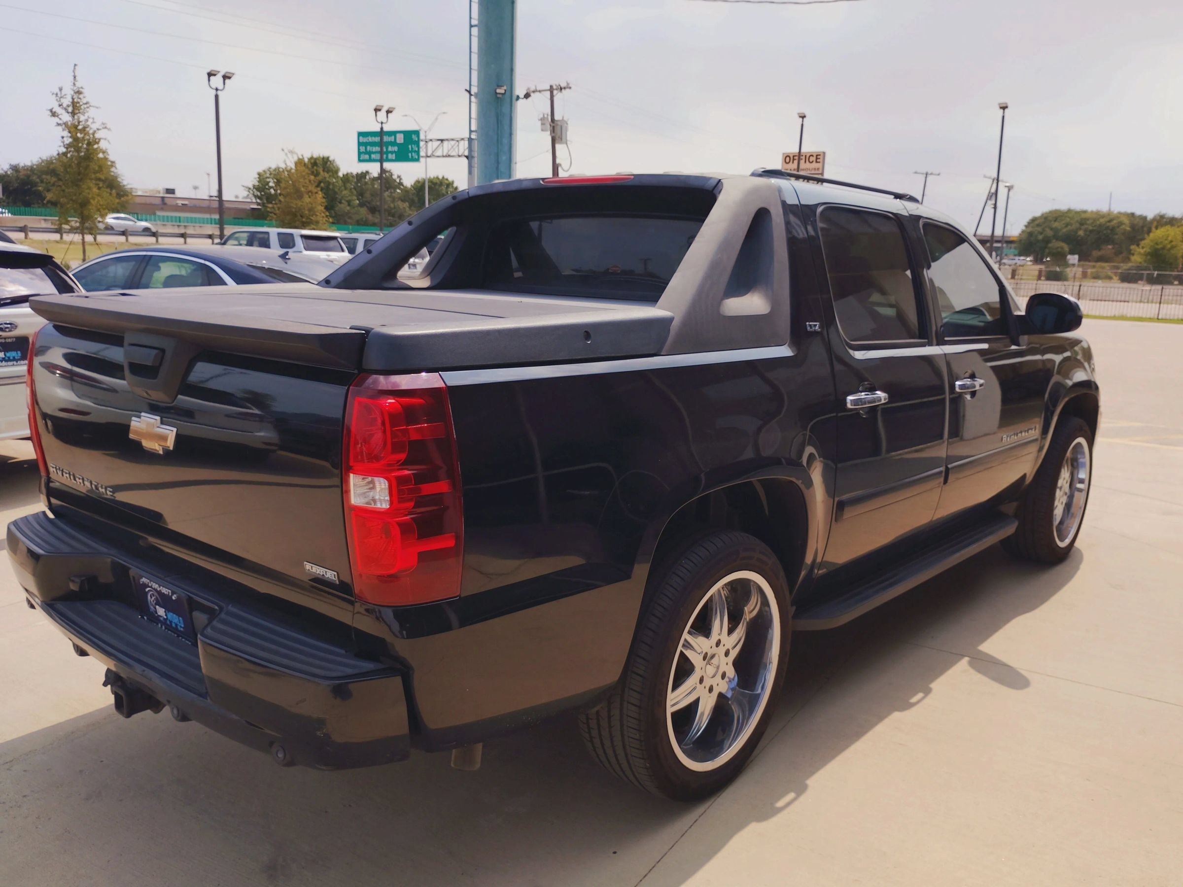 Used 2008 Chevrolet Avalanche LTZ w/ LTZ Preferred Equipment Group AWD/4WD image 3