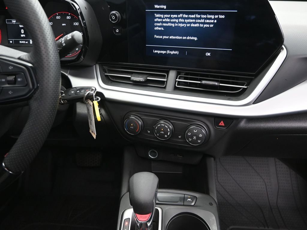 Used 2025 Chevrolet Trax RS w/ Sunroof Package image 27