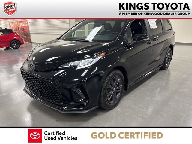 Used 2025 Toyota Sienna XSE w/ XSE Premium Package image 4
