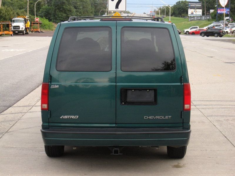 Used 1998 Chevrolet Astro AWD Passenger image 15