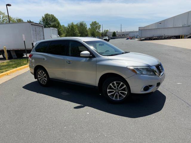 Used 2014 Nissan Pathfinder S image 2