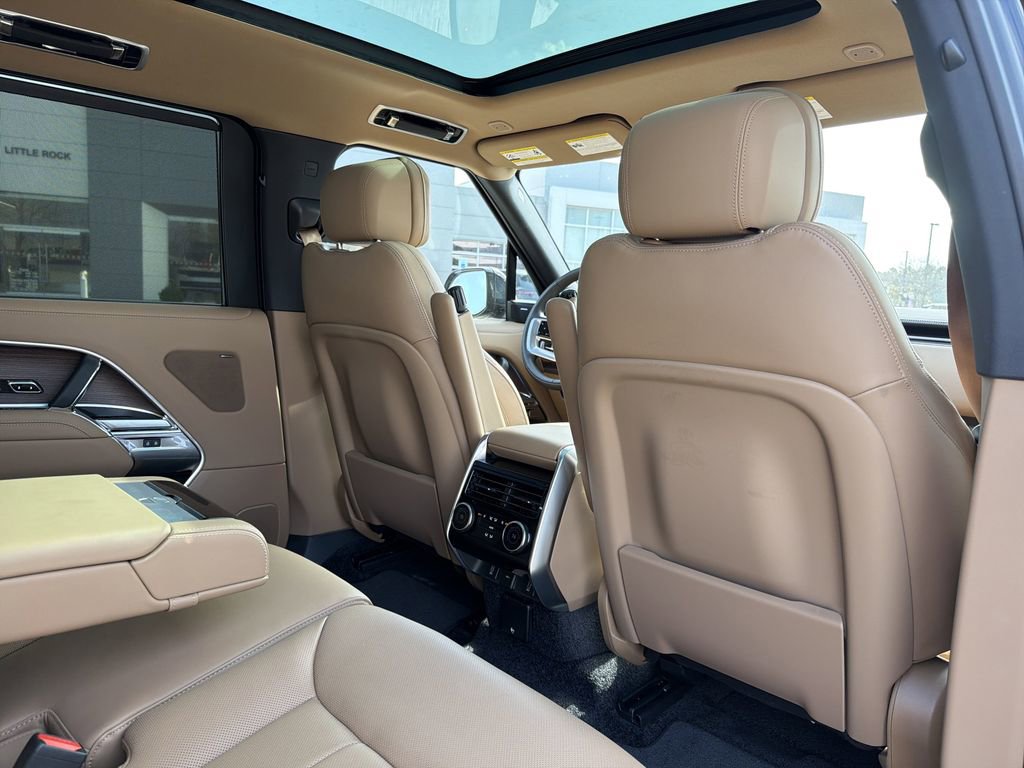 New 2026 Land Rover Range Rover Long Wheelbase SE image 10