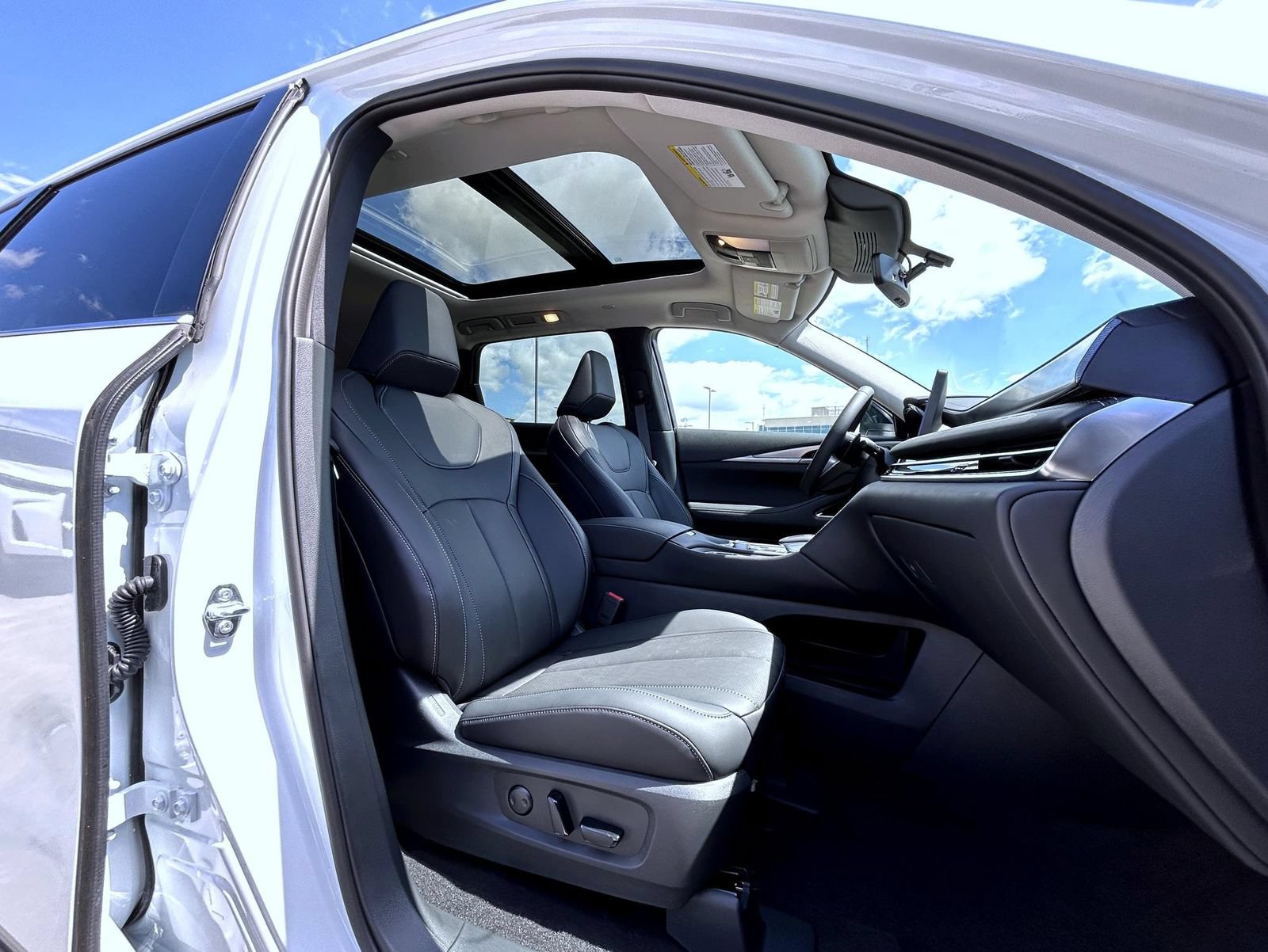 New 2027 INFINITI QX60 Luxe w/ Cargo Package AWD/4WD image 15