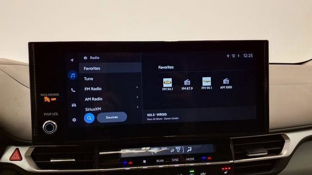 Used 2025 Toyota Sienna XLE image 29