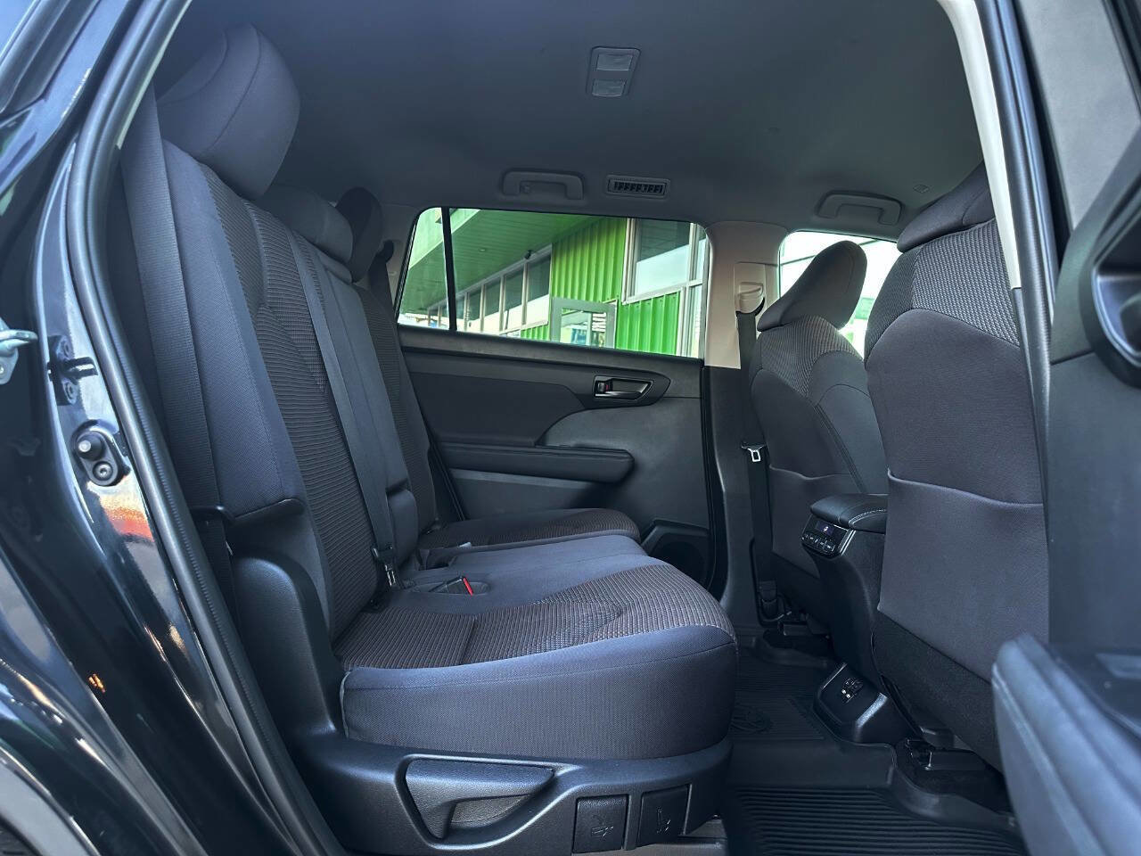 Used 2020 Toyota Highlander LE image 15