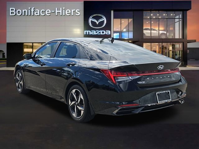 Used 2022 Hyundai Elantra SEL w/ Convenience + Premium Package FWD image 3