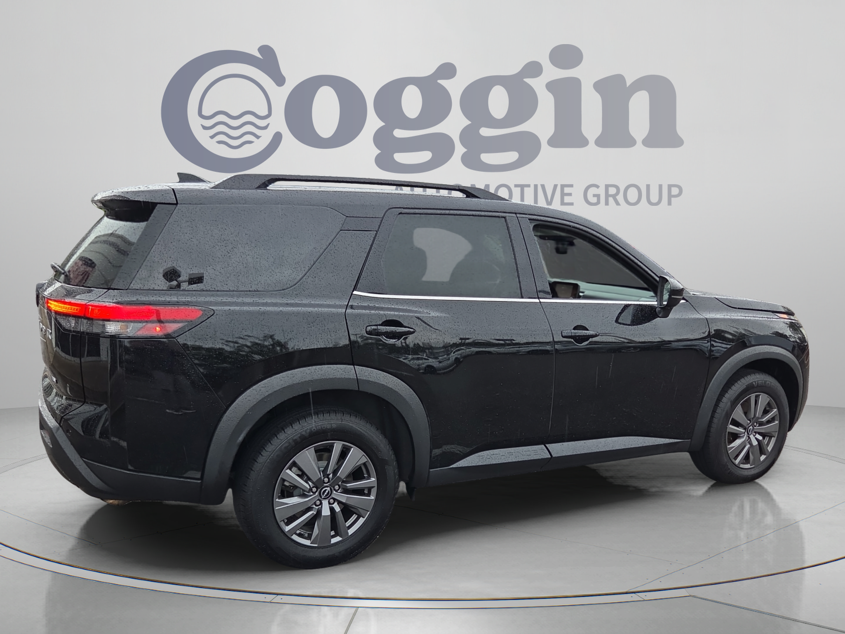 Used 2024 Nissan Pathfinder SV FWD image 5