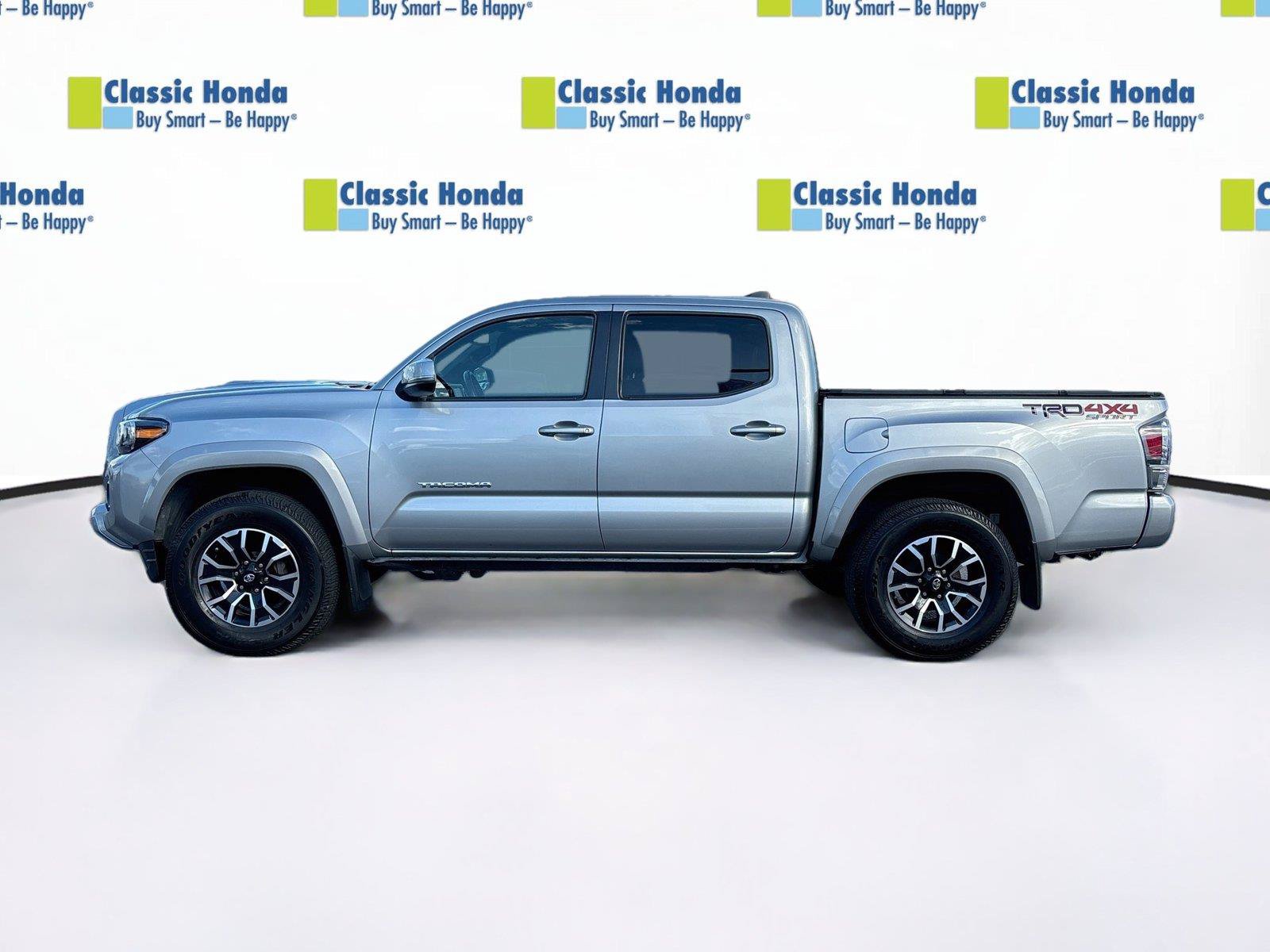 Used 2020 Toyota Tacoma TRD Sport w/ TRD Premium Sport Package AWD/4WD image 4