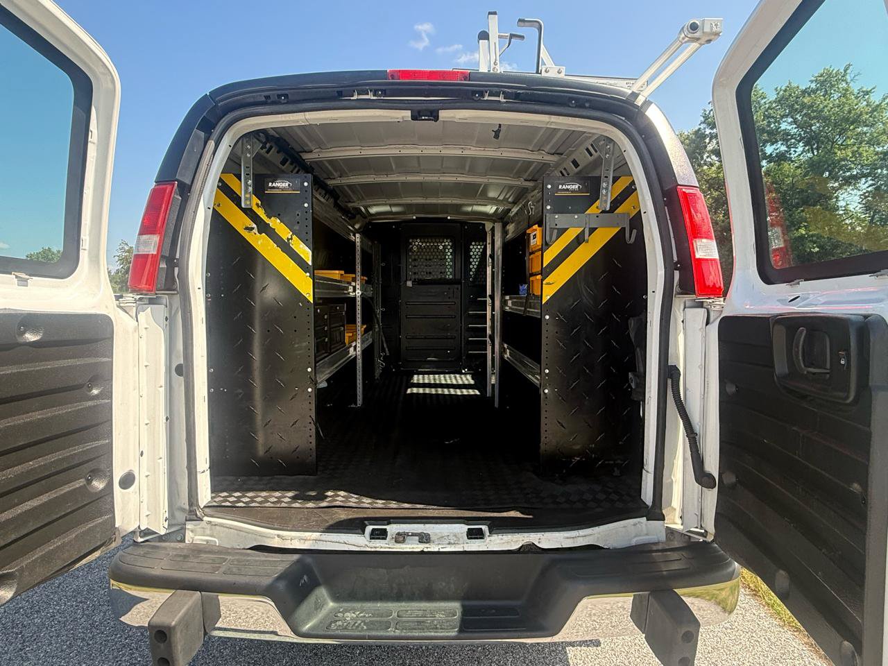 Used 2020 Chevrolet Express 2500 w/ Driver Convenience Package RWD image 9