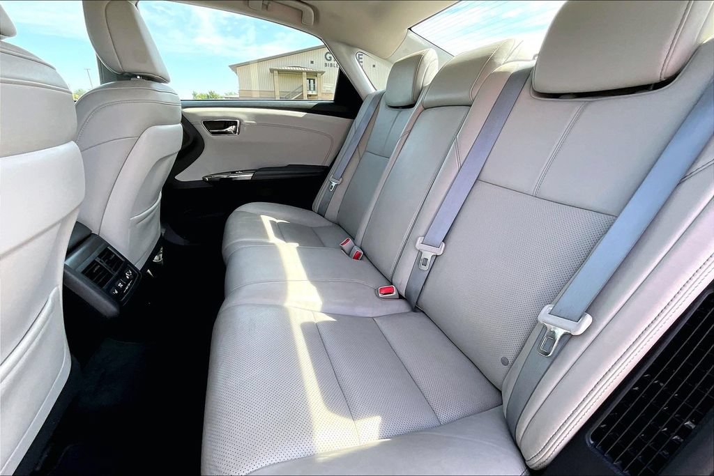 Used 2017 Toyota Avalon Limited w/ Carpet Mat Package FWD image 24