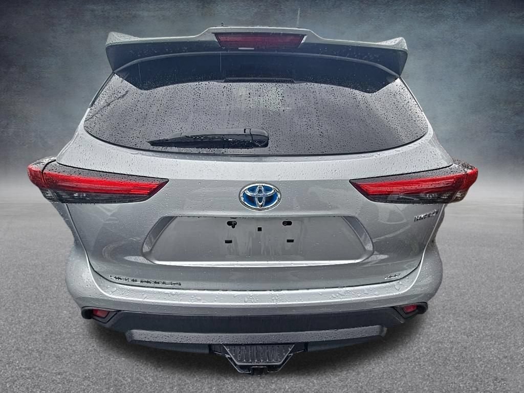 Used 2021 Toyota Highlander XLE AWD/4WD image 8