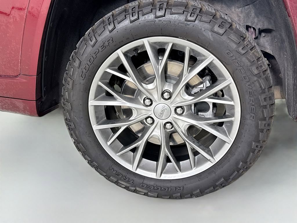 Used 2023 Jeep Grand Cherokee L Summit w/ Luxury Tech Group V image 33