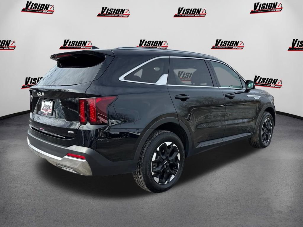 Used 2025 Kia Sorento S image 5