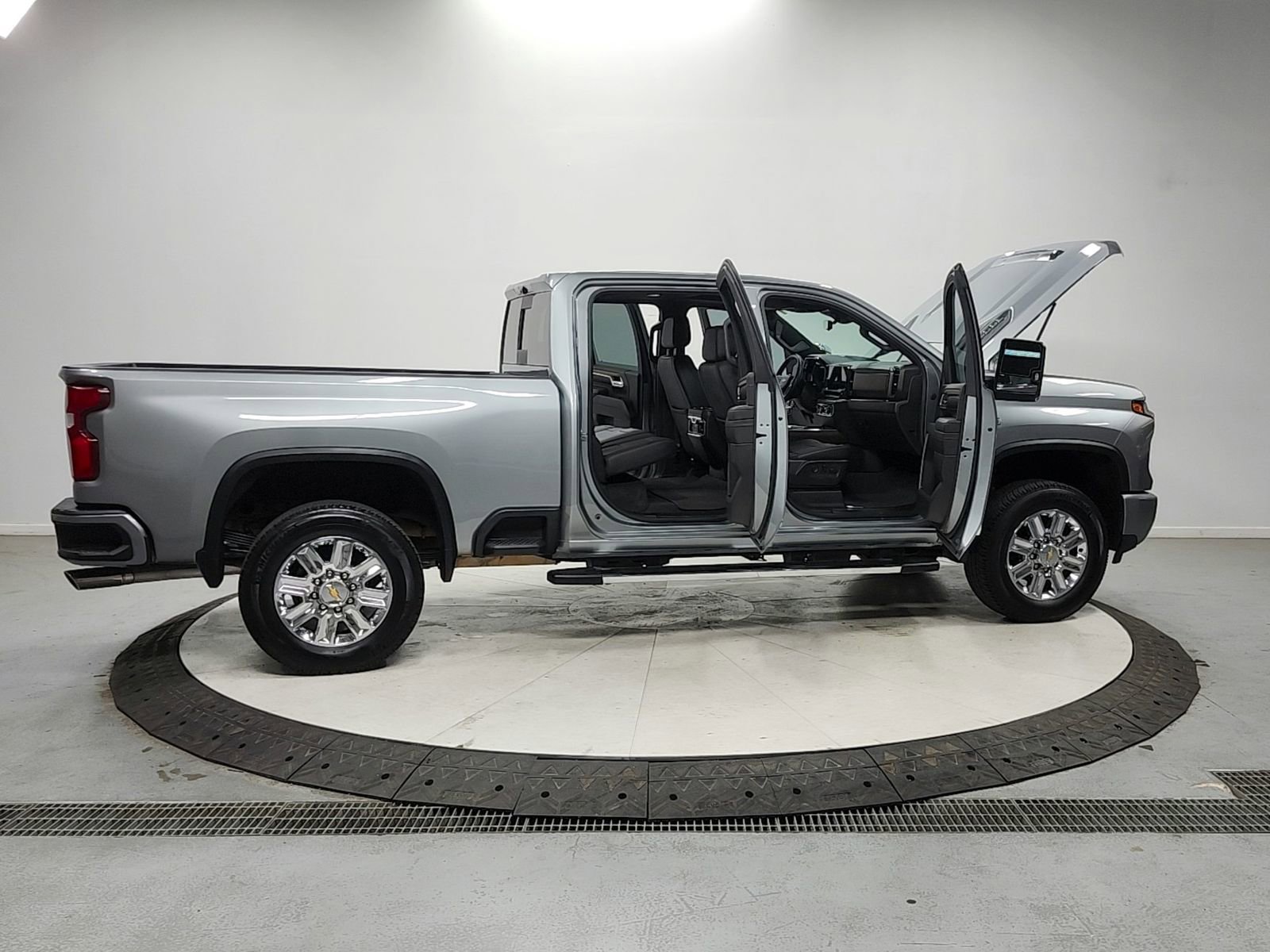Used 2024 Chevrolet Silverado 2500 High Country w/ Technology Package image 16