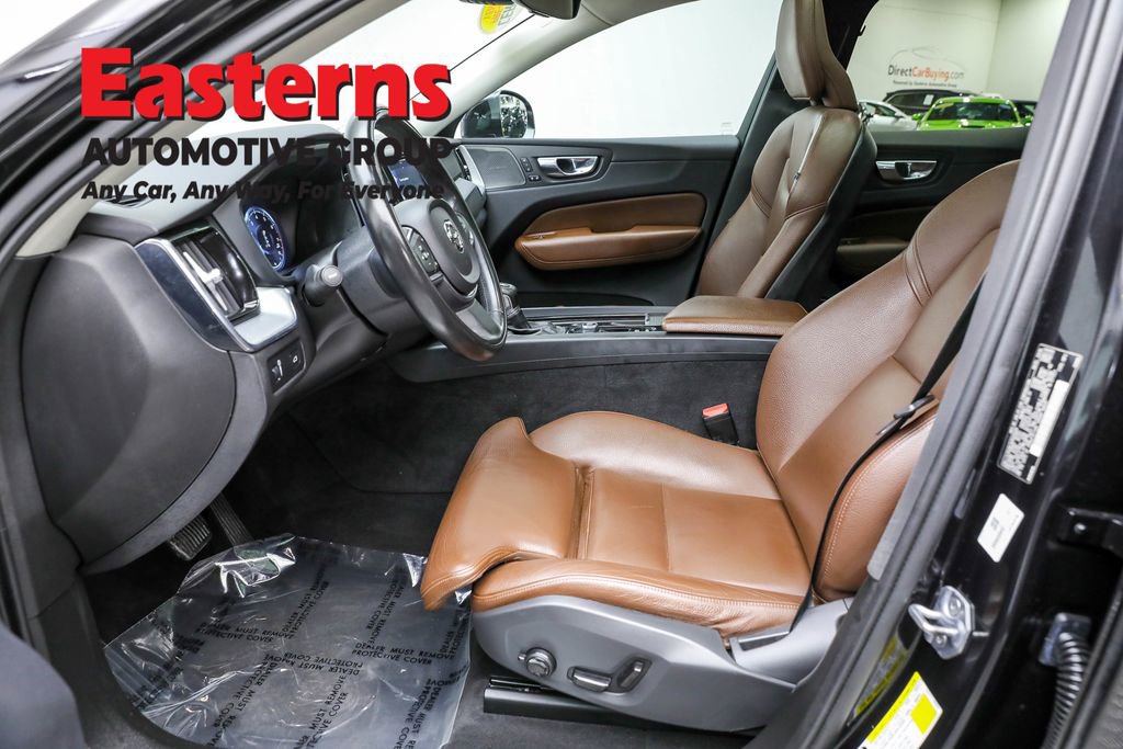 Used 2019 Volvo XC60 T5 Momentum w/ Multimedia Package image 15