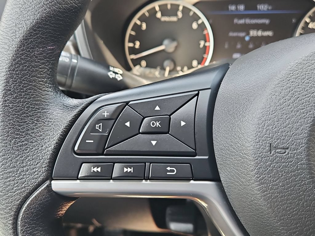 Used 2025 Nissan Altima 2.5 SV FWD image 21