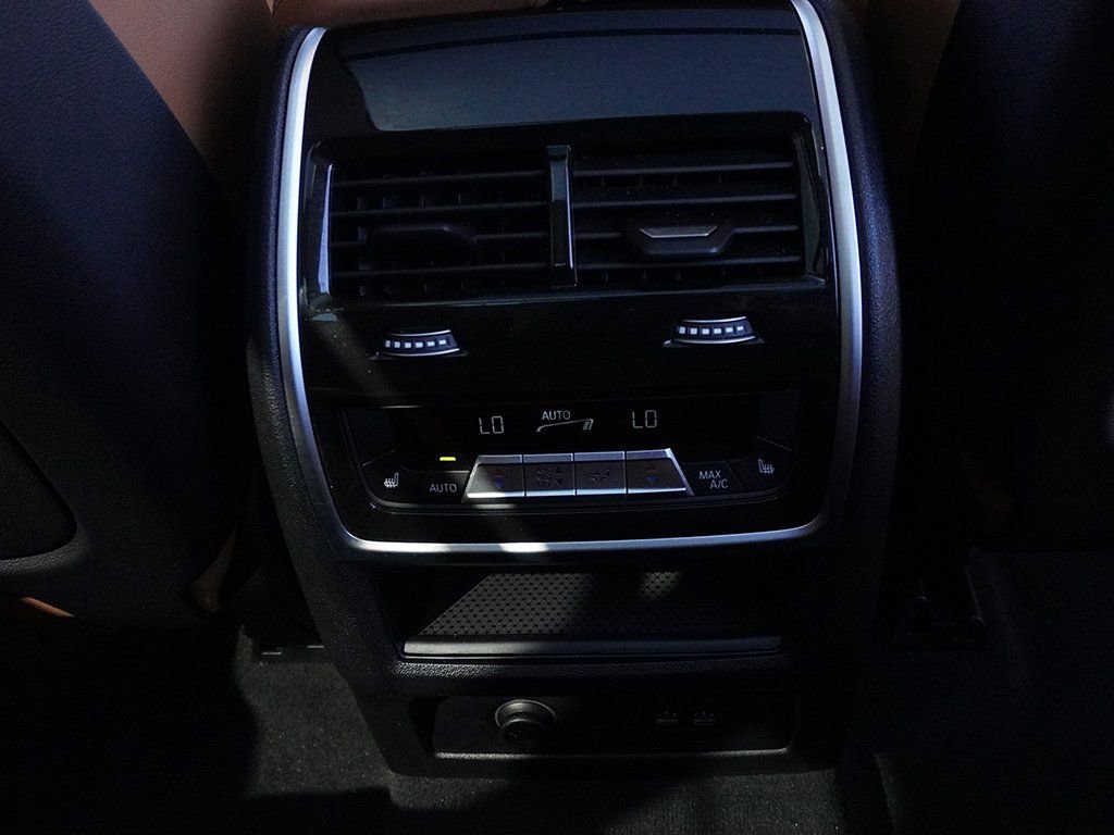 Used 2024 BMW X7 xDrive40i w/ Premium Package image 64