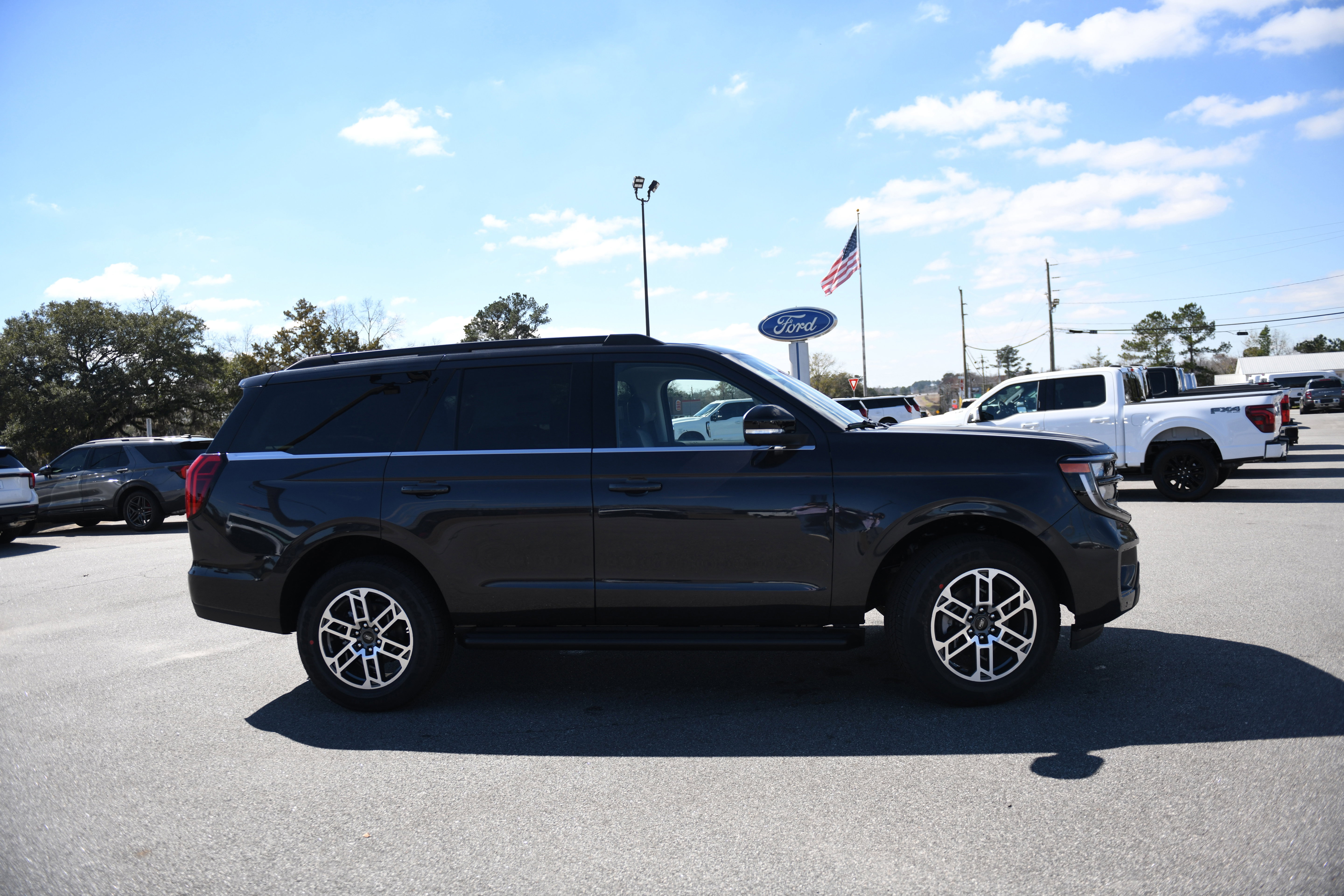 New 2026 Ford Expedition Active image 2