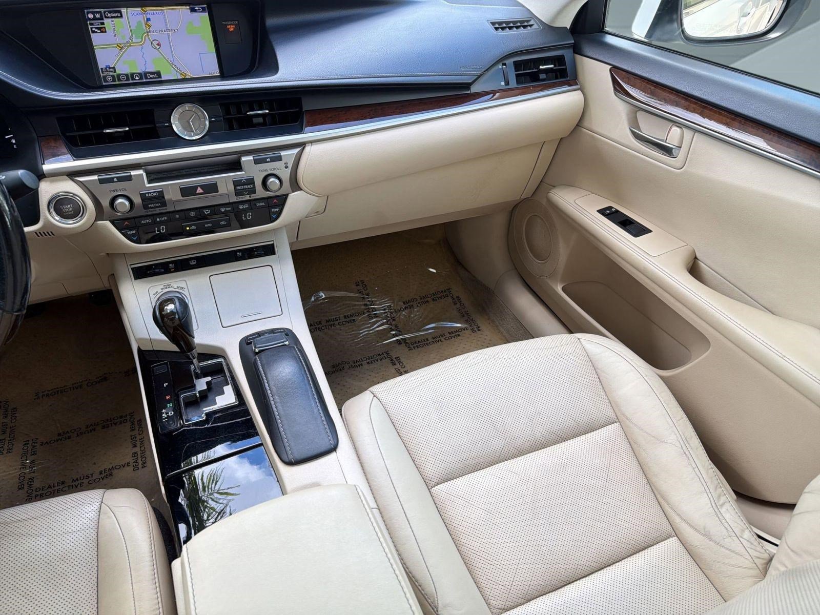 Used 2015 Lexus ES 350 w/ Luxury Package image 29