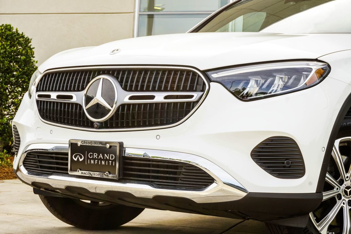 Used 2026 Mercedes-Benz GLC 300 4MATIC image 2