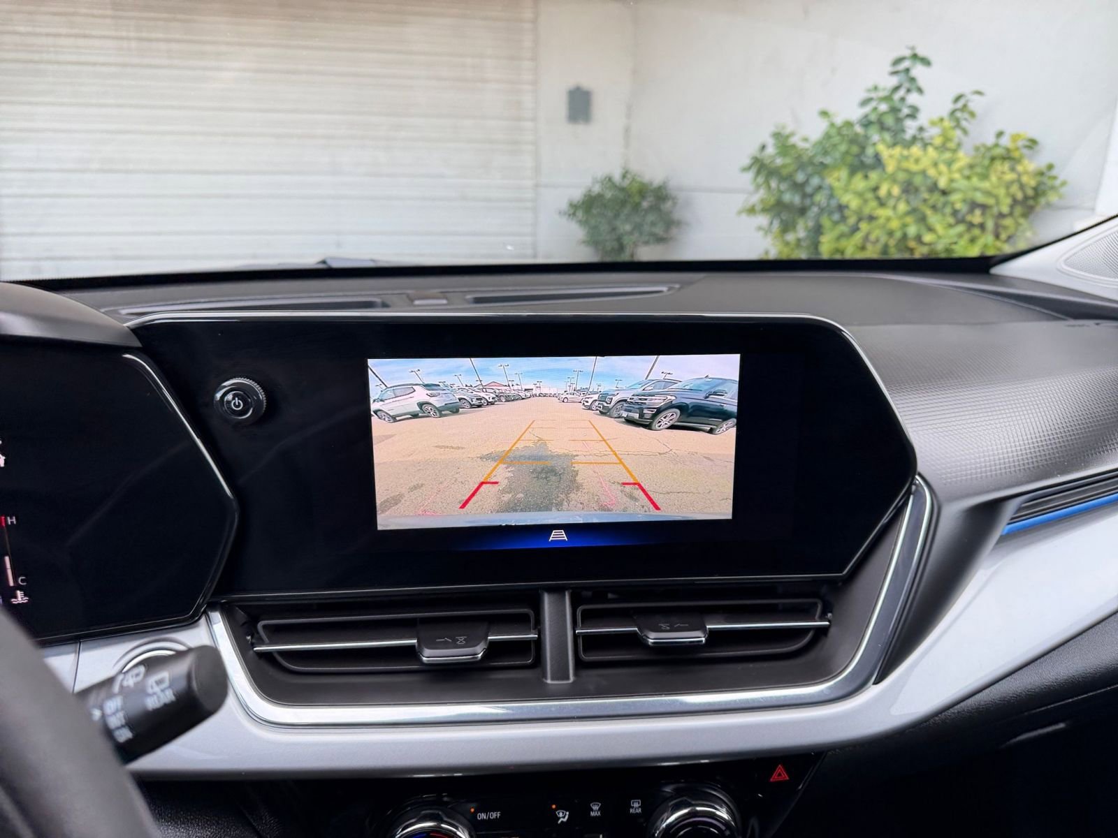 Used 2025 Chevrolet Trax LT image 24