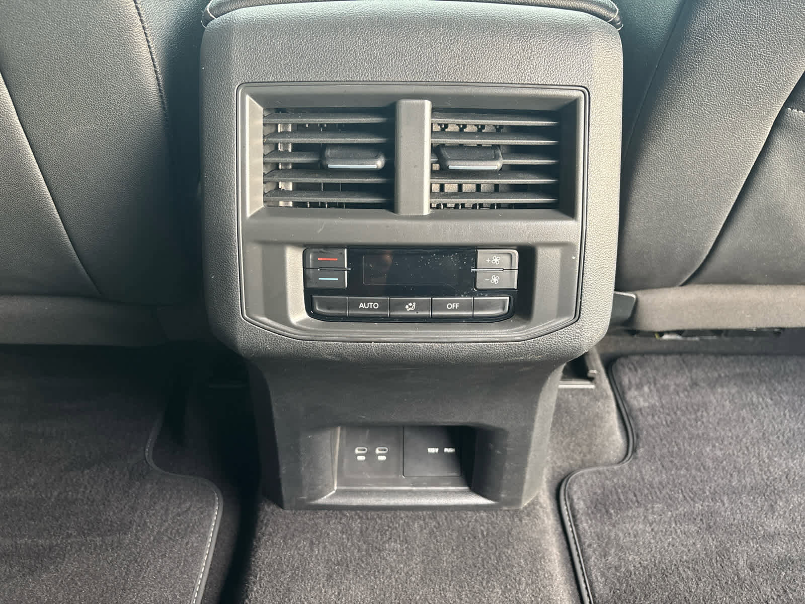 Used 2023 Volkswagen Atlas SE image 15