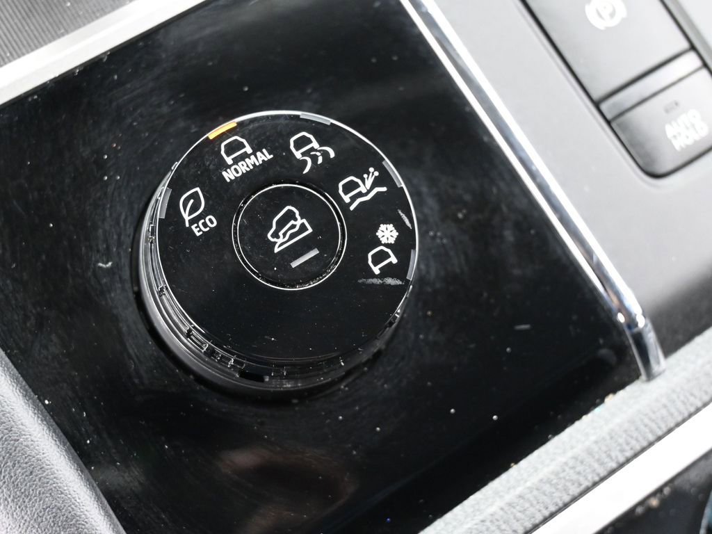 Used 2023 Mitsubishi Outlander SE image 32