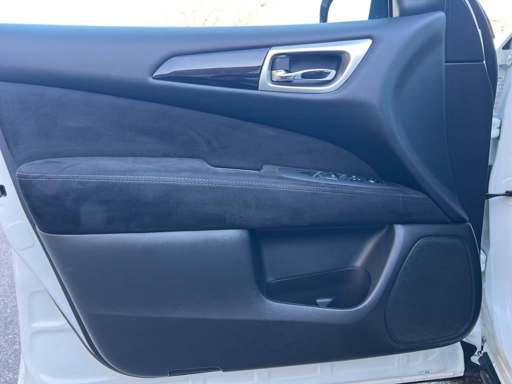 Used 2014 Nissan Pathfinder SV image 11