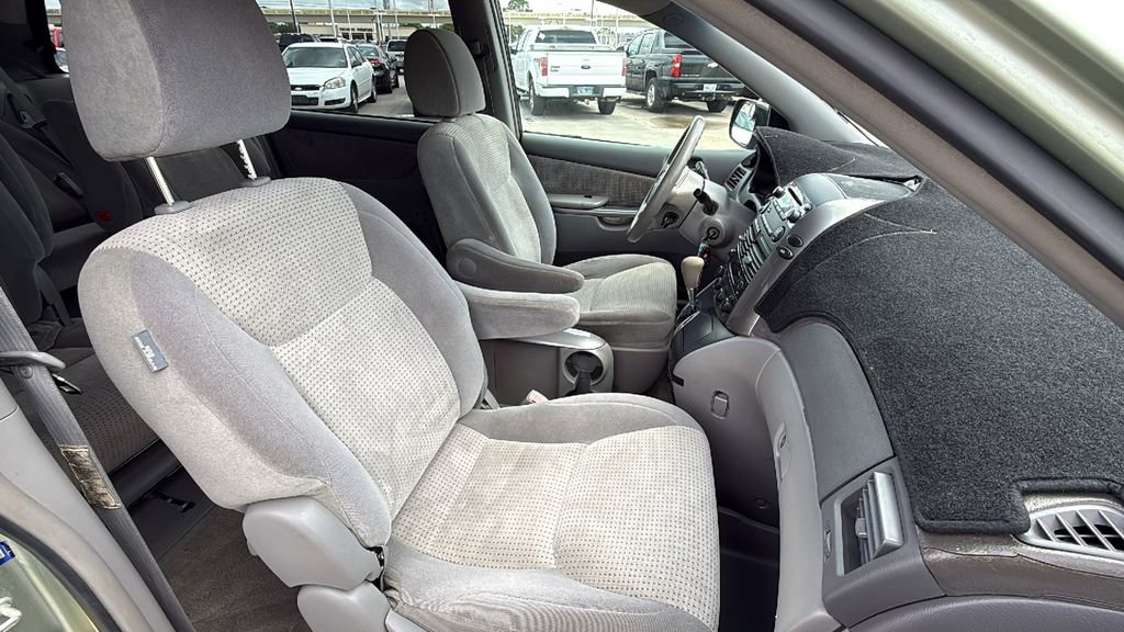 Used 2010 Toyota Sienna LE FWD image 28