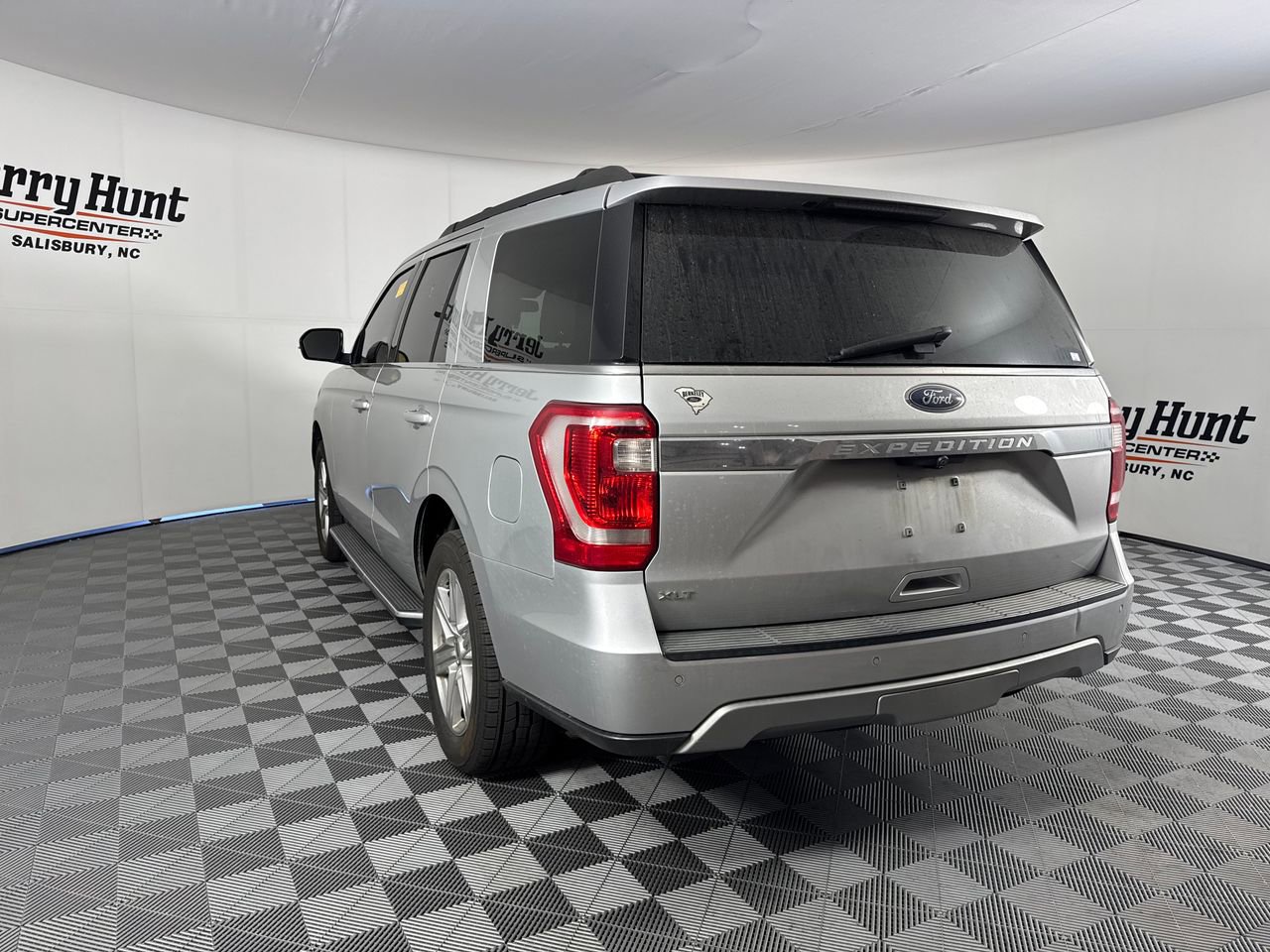 Used 2019 Ford Expedition XLT w/ Equipment Group 202A RWD image 9