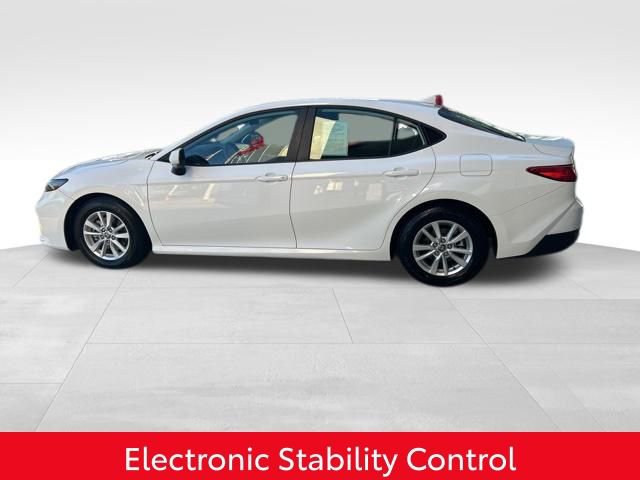 Used 2025 Toyota Camry LE image 6