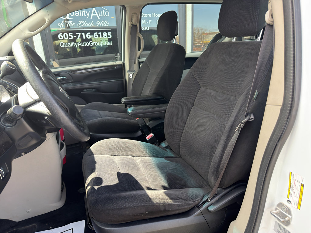 Used 2015 Dodge Grand Caravan American Value Package FWD image 16