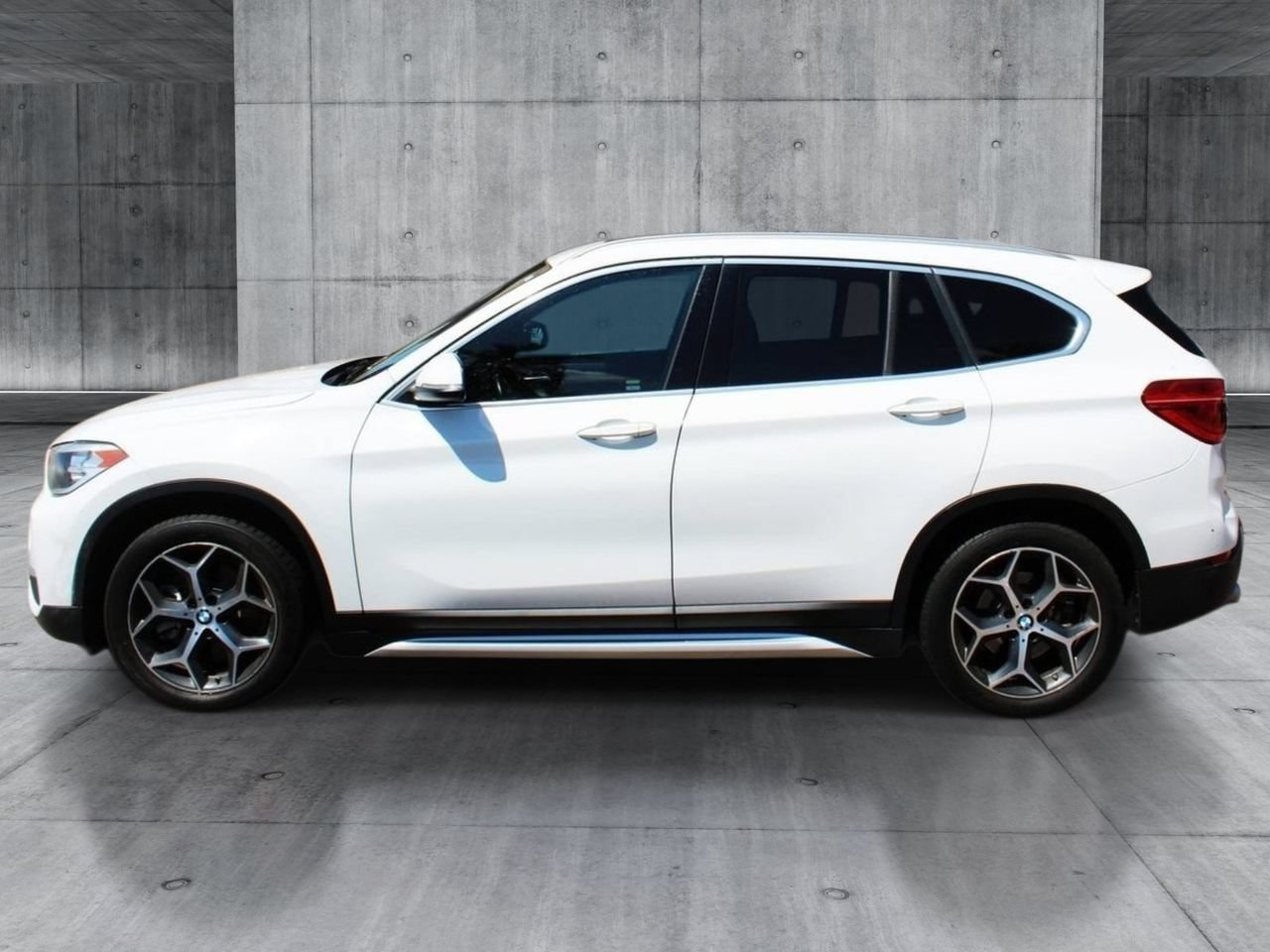 Used 2018 BMW X1 sDrive28i FWD image 2