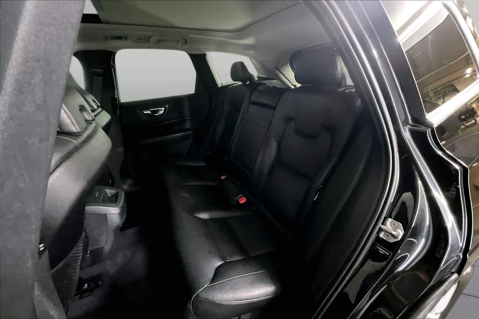 Used 2019 Volvo XC60 T5 Momentum w/ Premium Package AWD/4WD image 21