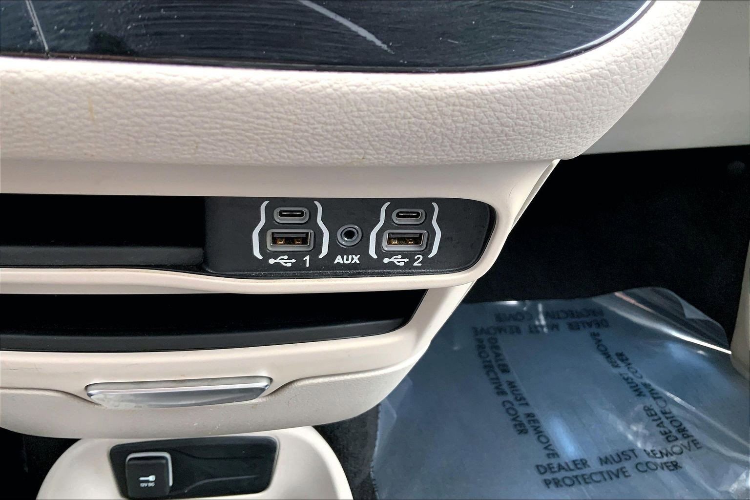 Certified 2023 Chrysler Pacifica Touring-L image 30