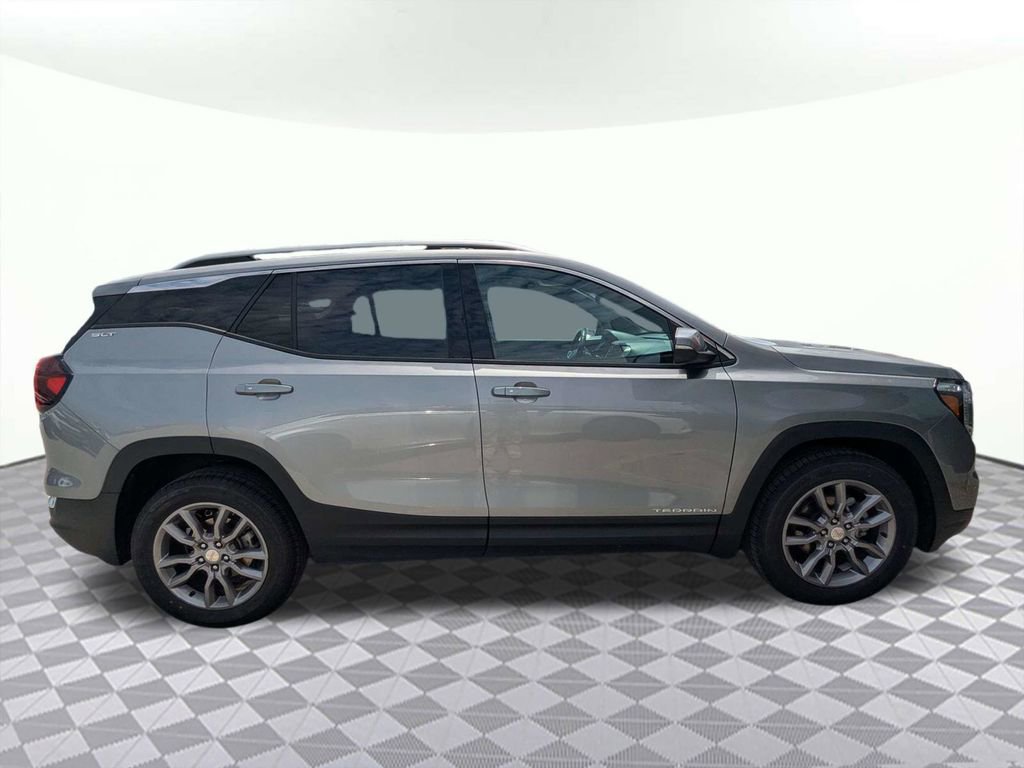 Used 2024 GMC Terrain SLT AWD/4WD image 2